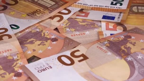 Zapętlone Zbliżenie Licznych Banknotów Euro Leżących Jeden Drugim Wirującej Talerzu — Wideo stockowe