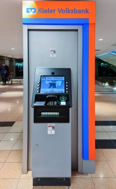 Kieler Volksbank 'ın alışveriş merkezindeki ATM' si.