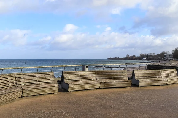 Niendorf Duitsland Januari 2022 Zicht Stormachtige Oostzee Bij Een Pier — Stockfoto