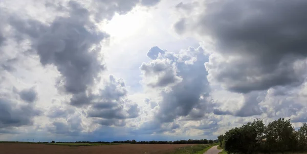 Panorama Nuvens Deslumbrantes Céu Acima Campo Agrícola — Fotografia de Stock