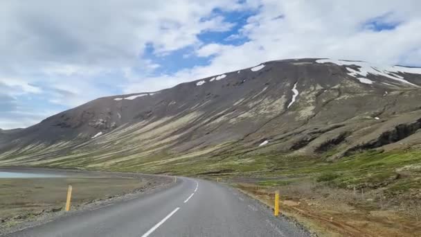 Вид Ландшафт Исландии Гор Долин Речников Движущегося Автомобиля — стоковое видео