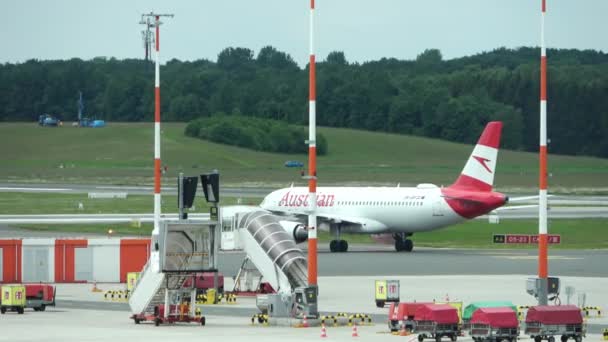 Hamburgo Alemanha June 2022 Aeronaves Asfalto Aeroporto Hamburgo Durante Decolagens — Vídeo de Stock