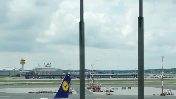Hamburg Jerman June 2022 Pesawat Landasan Bandara Hamburg Selama Lepas — Stok Video