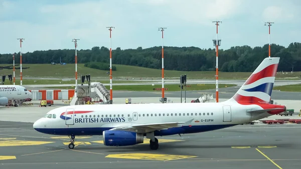 Hamburgo Alemanha June 2022 Aeronaves Asfalto Aeroporto Hamburgo Durante Decolagens — Fotografia de Stock