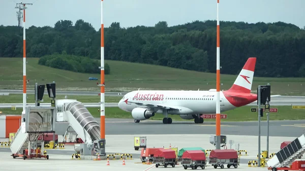 Hamburgo Alemanha June 2022 Aeronaves Asfalto Aeroporto Hamburgo Durante Decolagens — Fotografia de Stock