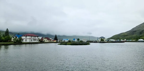 Seydisfjordur Iceland June 2022 Знамените Місто Seydisfjordur Деякими Типовими Ікеландичними — стокове фото