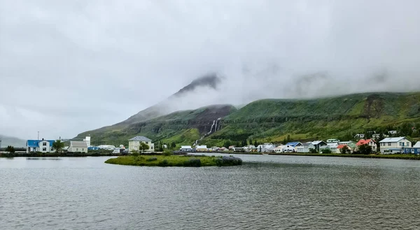 Seydisfjordur Iceland June 2022 Знамените Місто Seydisfjordur Деякими Типовими Ікеландичними — стокове фото