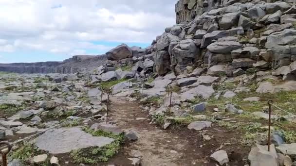 Movimiento Pie Con Vista Camino Muy Rocoso Cascada Gullfoss Islandia — Vídeo de stock