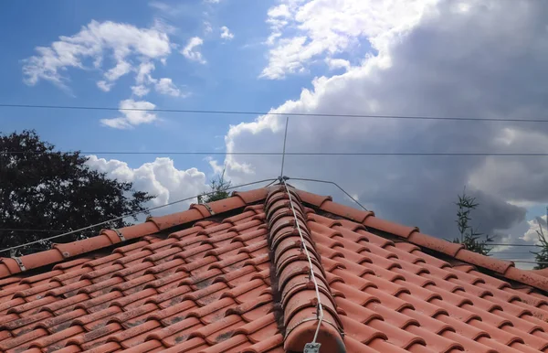 Roof Red Shingles Lightning Conductor — 图库照片