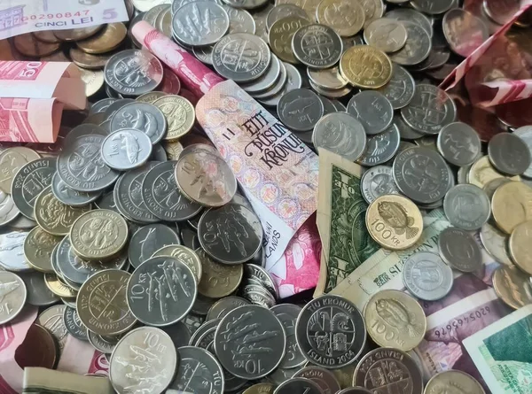 Una Gran Cantidad Monedas Billetes Islandeses Mezclados Con Otras Monedas — Foto de Stock