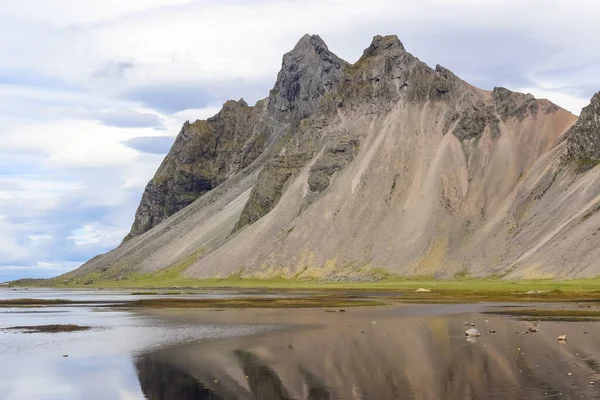 Εντυπωσιακή Θέα Του Όρους Vestrahorn Στην Ισλανδία — Φωτογραφία Αρχείου
