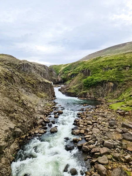 Paisagem Fantástica Com Rios Córregos Fluindo Com Rochas Grama Islândia — Fotografia de Stock