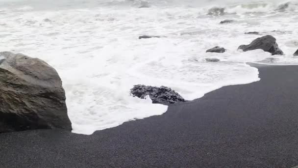 Famous Endless Black Beach Iceland Strong Winds Powerful Surf — ストック動画