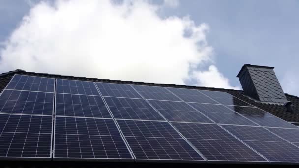 Time Lapse Clouds Sky Solar Panels Producing Clean Energy Roof — Vídeo de stock