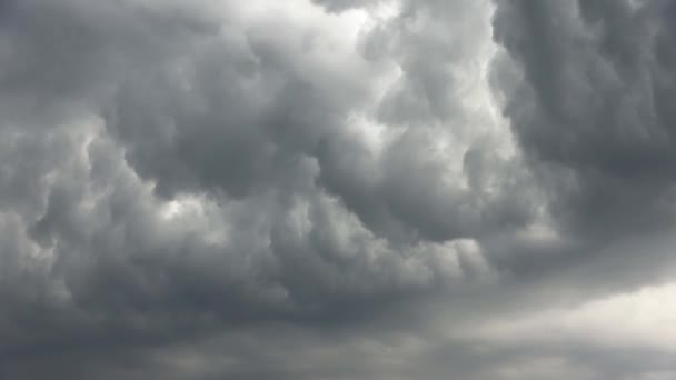 Caducidad Las Impresionantes Formaciones Nubes Oscuras Justo Antes Una Tormenta — Vídeos de Stock