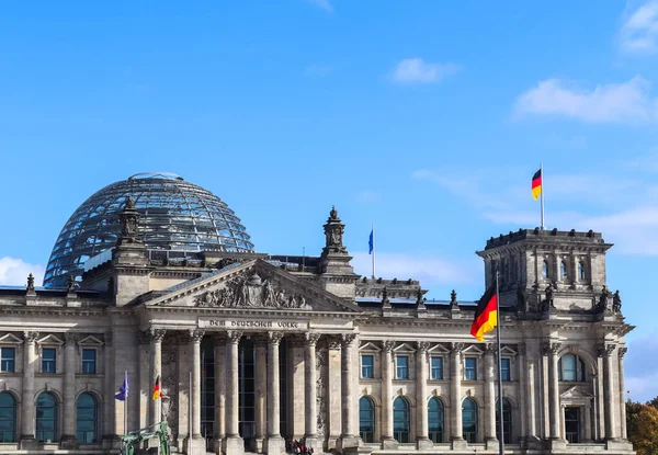 ドイツ ベルリン 2022年10月3日 10月3日 休暇中のベルリンにおけるドイツ連邦議会議事堂の建設 — ストック写真