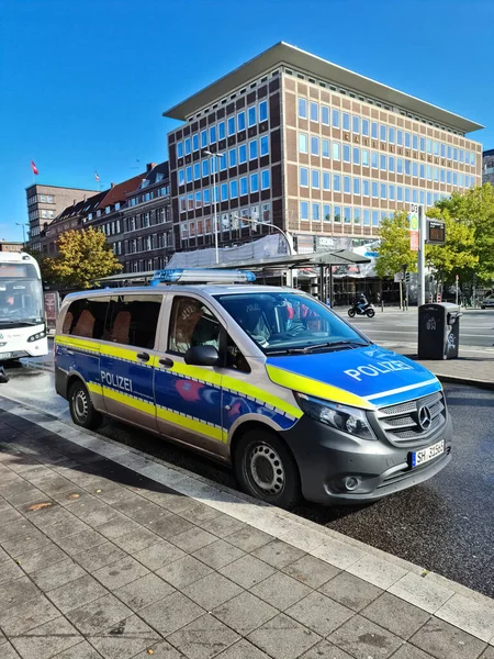 Kiel Alemanha Outubro 2022 Van Policial Alemã Principal Estação Ônibus — Fotografia de Stock