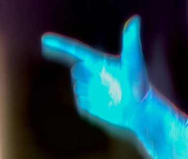 X-ray görüntüsünde parlayan bir insan elinin 3 boyutlu görüntüsü