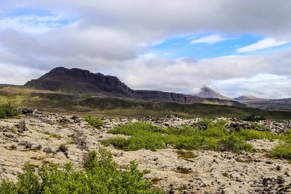 Unwirkliche Vulkanlandschaft Island Mit Dampfenden Felsen Auf Dem Vulkan Grabok — Stockfoto