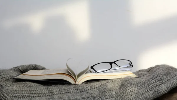 Pages Open Book Folded Shape Heart Book Sweater Glasses Book — Stockfoto