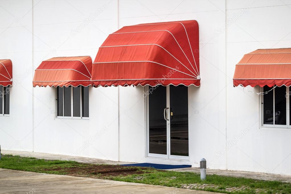 red awning