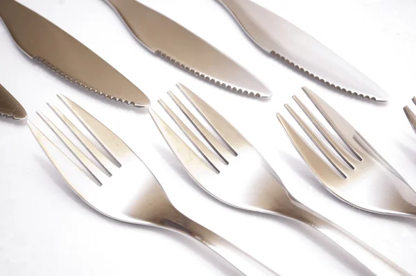 Serie di forchette e coltelli l'uno contro l'altro — Foto Stock