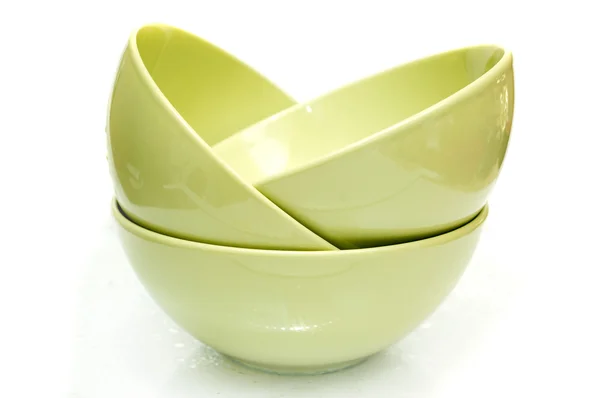 beyaz zemin üzerinde üç derin yeşil plaka