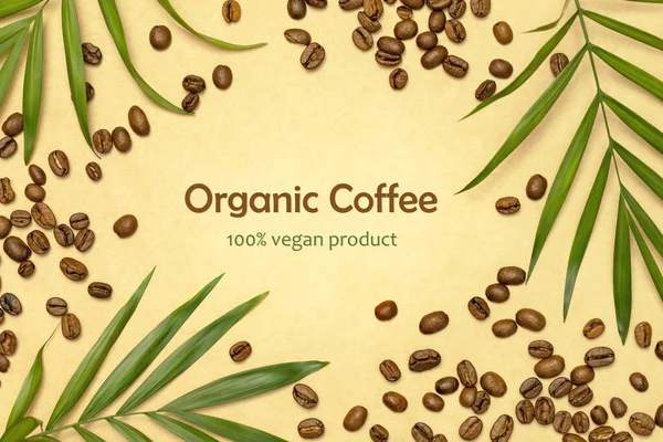 Doğal kahve çekirdekleri, palmiye yaprakları ve el işi kağıdına yazılmış bir yazı ile düz yatıyordu.