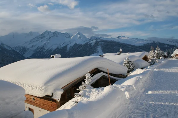 Cabin in the mountains — Stock Photo, Image