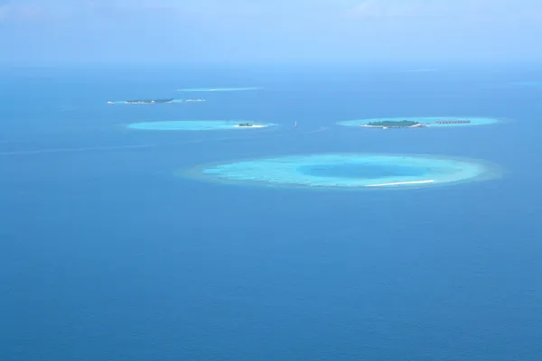Тропические острова с самолета — стоковое фото