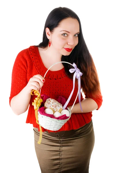 Retrato de hermosa canasta femenina con huevos de Pascua aislados sobre fondo blanco — Foto de Stock