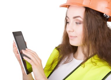 Kız yelek ve kask Oluşturucu ile elektronik bir tablet ellerinde. izole edilmiştir. Beyaz arka plan.