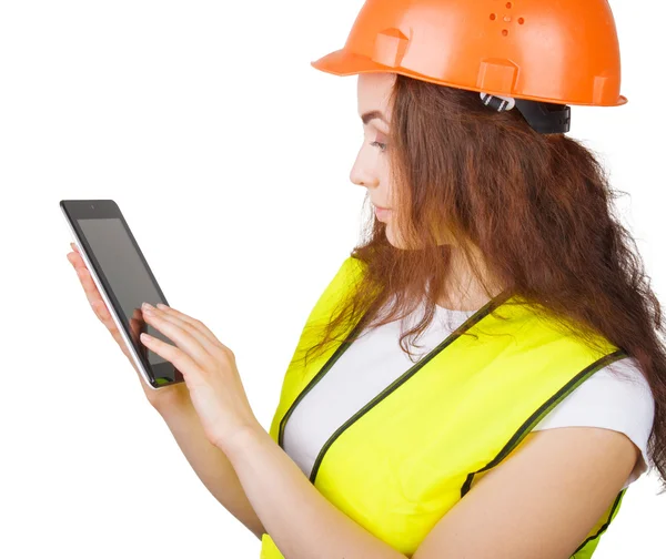 Das Mädchen der Bauarbeiter in Helm und Weste mit einem elektronischen Tablet in den Händen. Es ist isoliert. weißer Hintergrund. — Stockfoto
