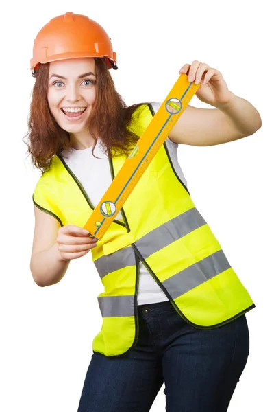 La muchacha joven el constructor en el casco y el chaleco con el nivel en las manos —  Fotos de Stock