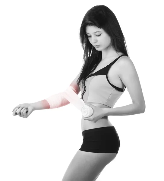 Elastiskt bandage på en hand av flickan med ideal hud. Isolerad på den vita bakgrunden. svartvit bild . — Stockfoto