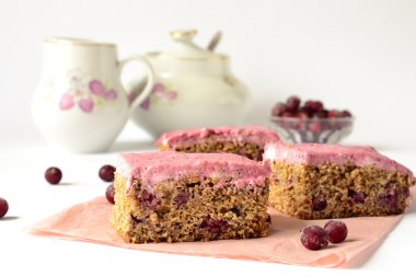 dilim kek çilek ile