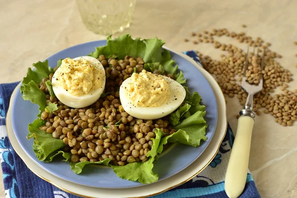 Lentil salad with egg and cream curry — Stock Photo, Image