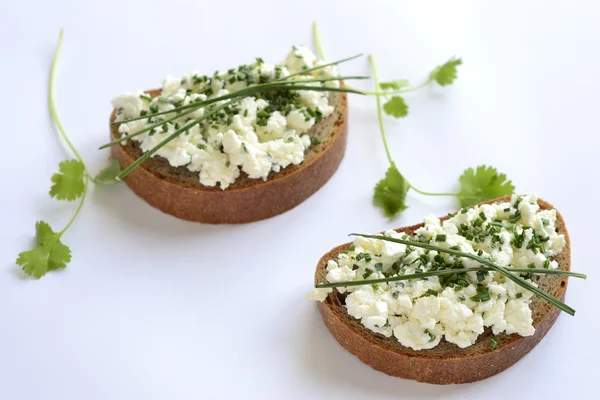 Baguette with cottage cheese and onions on a white background — Stock Photo, Image