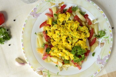 Kahvaltı için sebzeli omlet