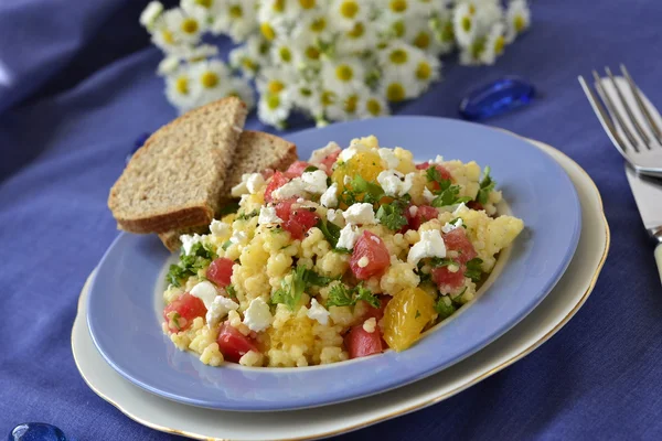 Ensalada con mijo, verduras y naranja —  Fotos de Stock