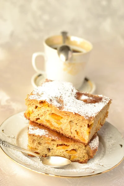 Slices of pie with apricots, cake — Stock Photo, Image