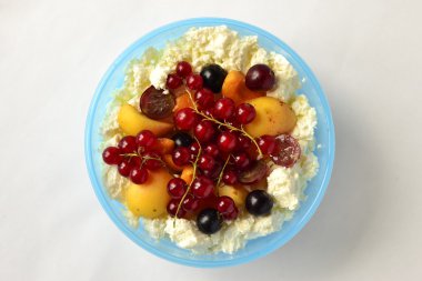 süzme peynir taze çilek ile