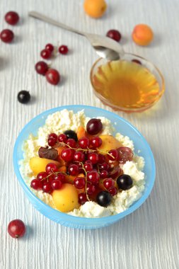 süzme peynir taze çilek ile