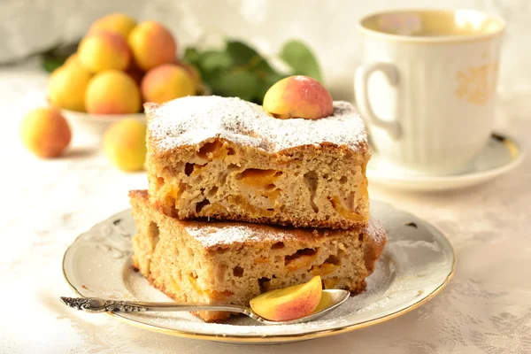 Slices of pie with apricots, cake — Stock Photo, Image