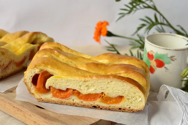 Домашний пирог с абрикосами — стоковое фото
