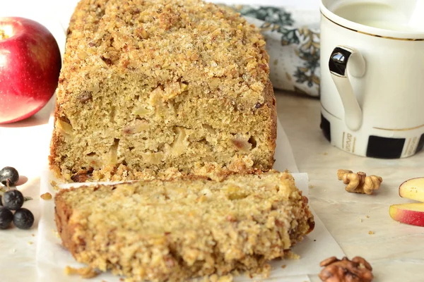 Cake with apples and shtreyzelem, pie — Stock Photo, Image