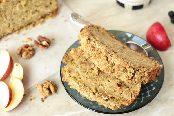 Cake with apples and shtreyzelem, pie — Stock Photo, Image