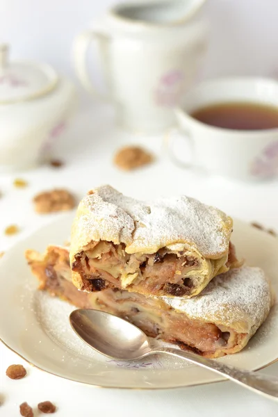 Strudel med äpplen — Stockfoto