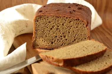 Çavdar-buğday ekmek tahtası ahşap fırından yeni çıkmış