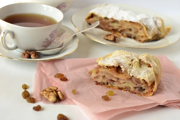Strudel with apples — Stock Photo, Image